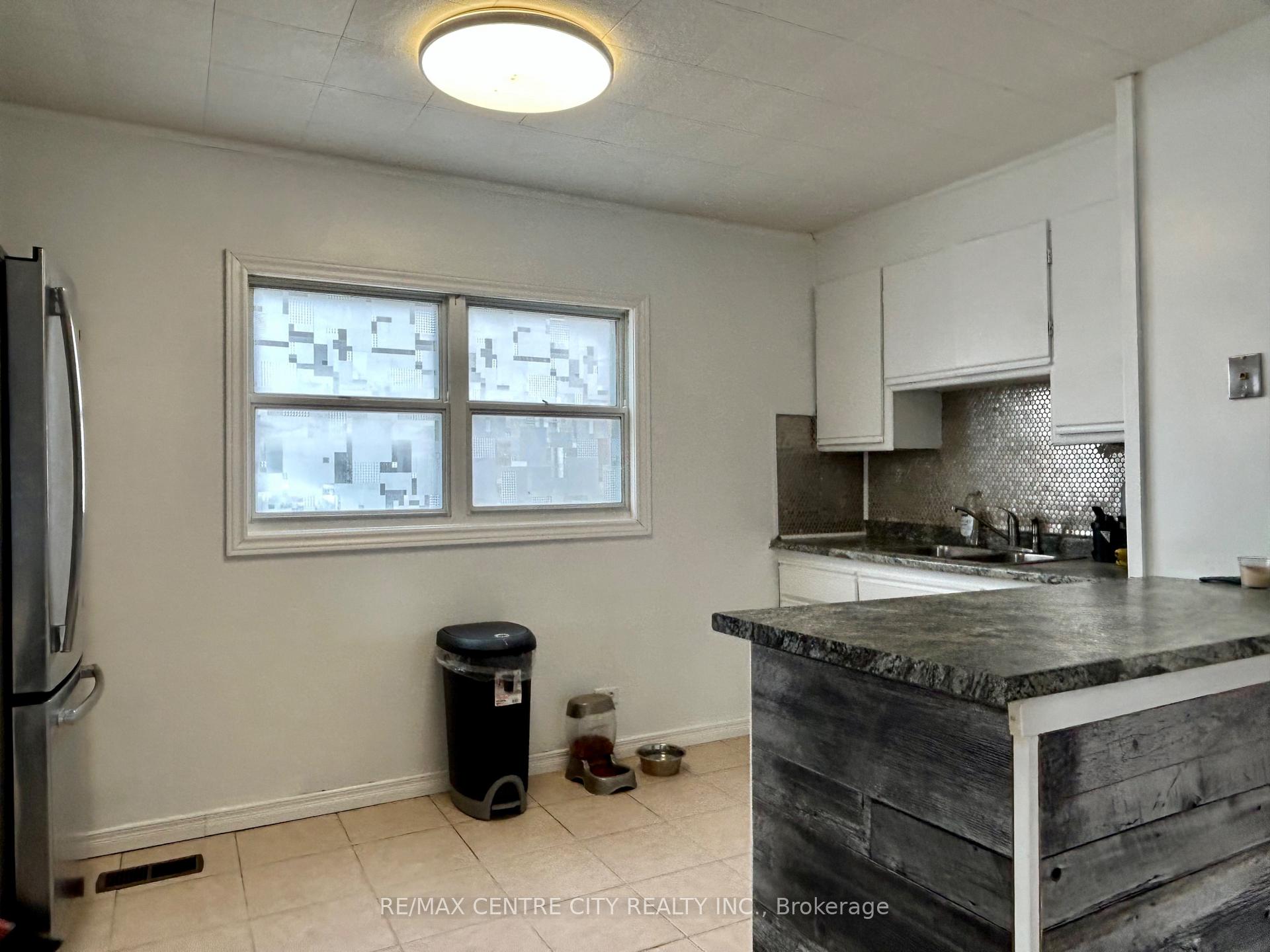 Photo 6 of 11 Parkside Drive, St. Thomas — HOMEH