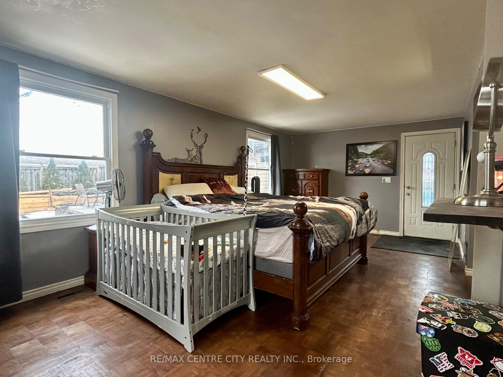 Photo 9 of 11 Parkside Drive, St. Thomas — HOMEH