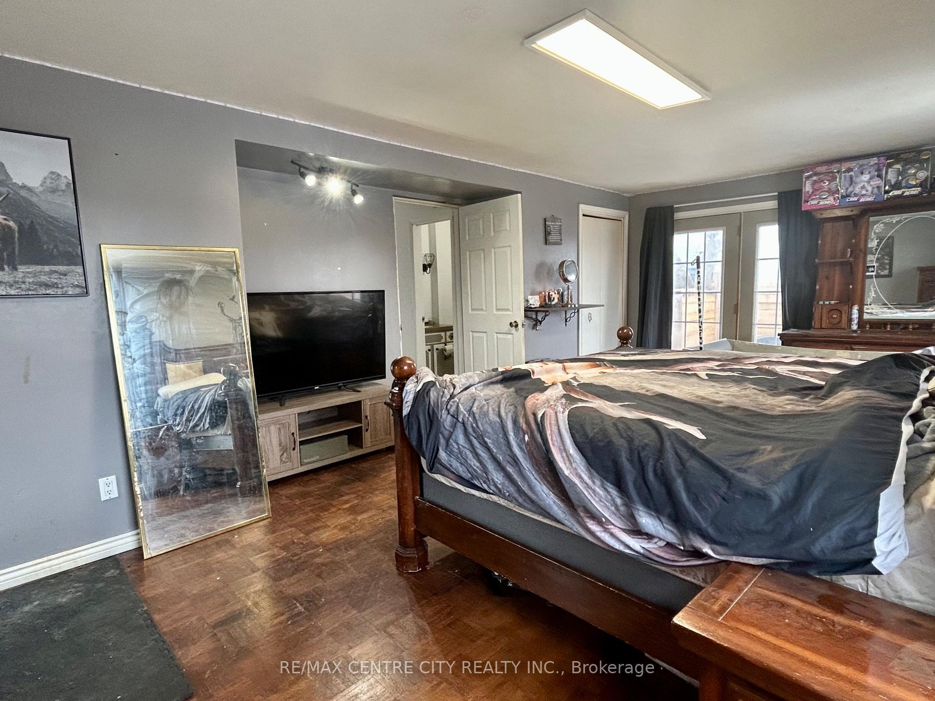 Photo 10 of 11 Parkside Drive, St. Thomas — HOMEH