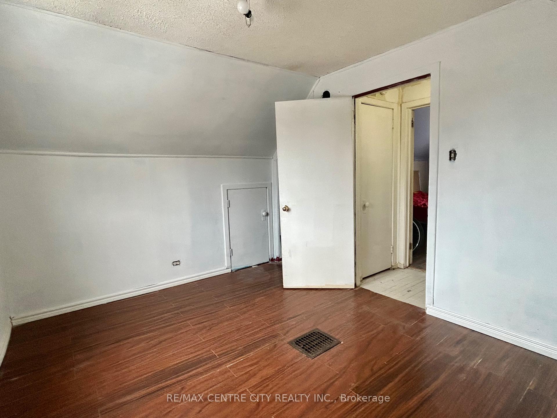 Photo 13 of 11 Parkside Drive, St. Thomas — HOMEH