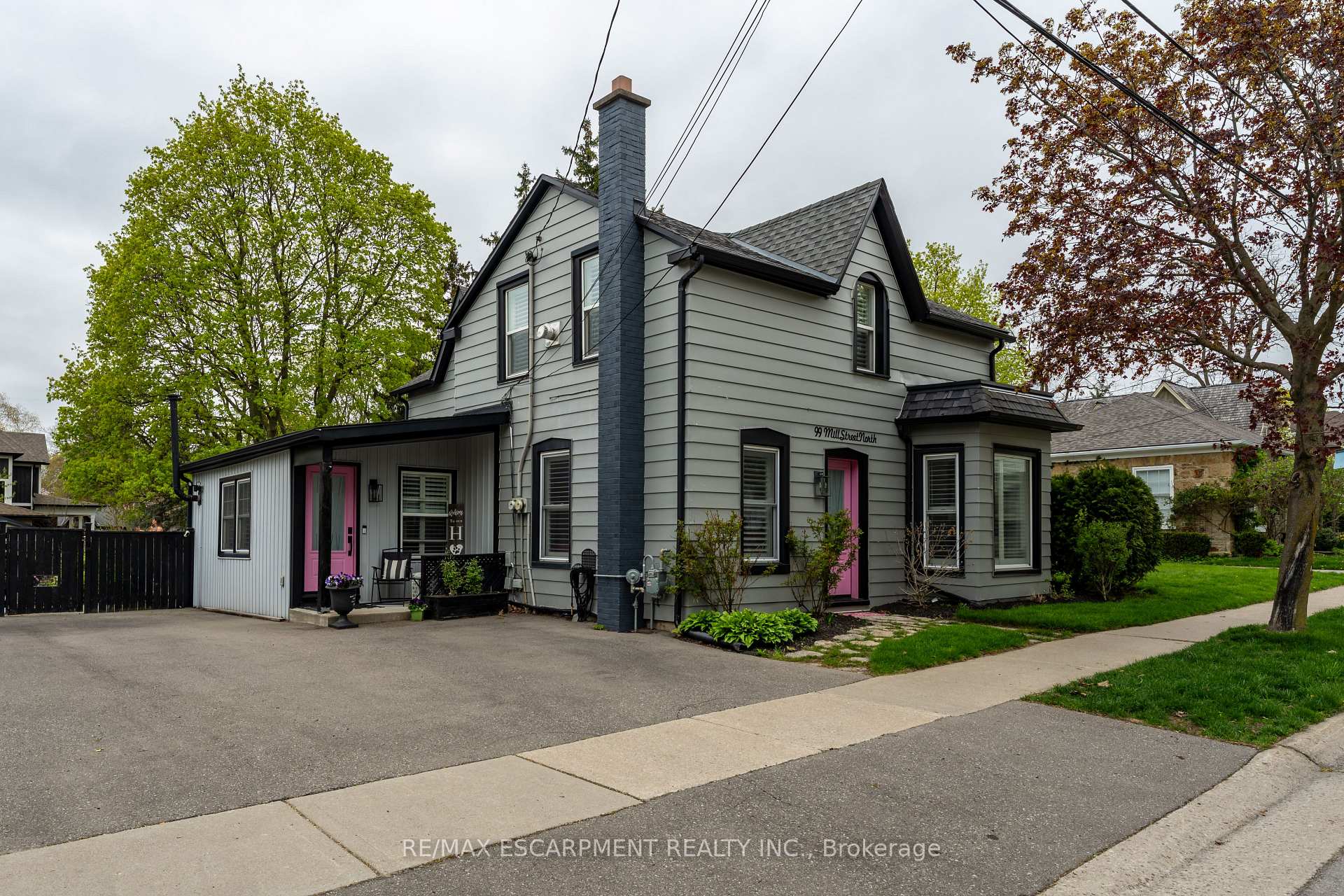 Front of 99 Mill Street N