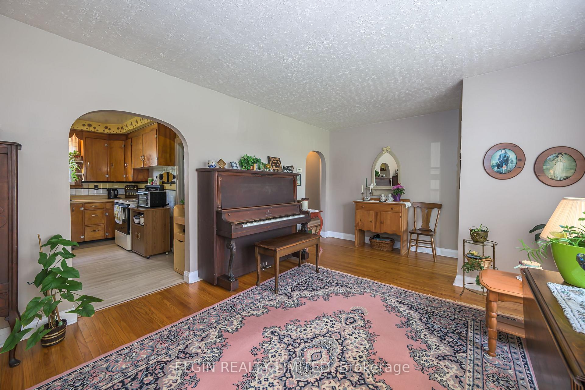 Photo 14 of 11209 Imperial Road, Malahide, Rural Malahide — HOMEH