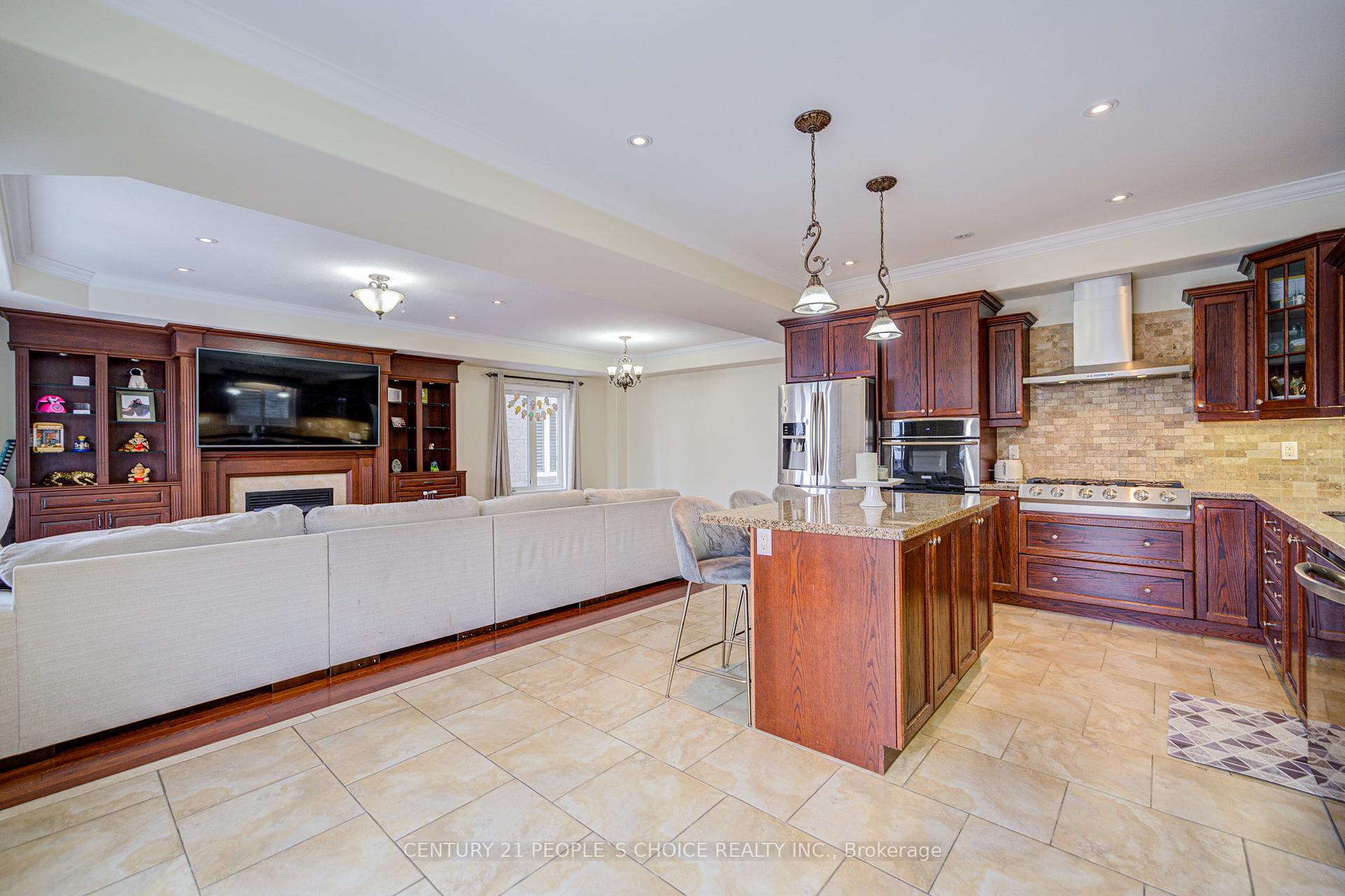 Photo 12 of 12 Pavel Place, Hamilton, Carpenter — HOMEH