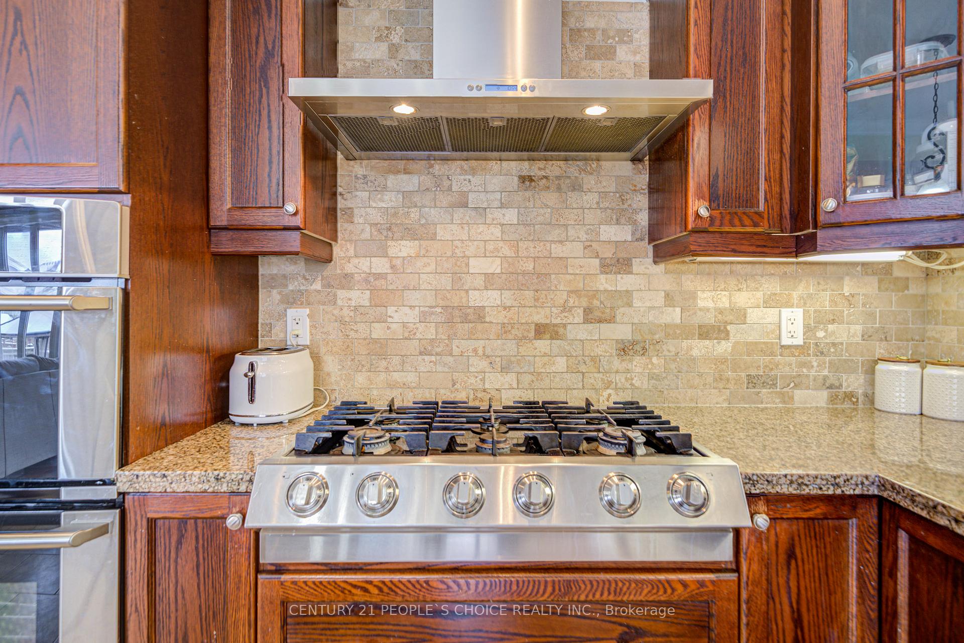 Photo 13 of 12 Pavel Place, Hamilton, Carpenter — HOMEH