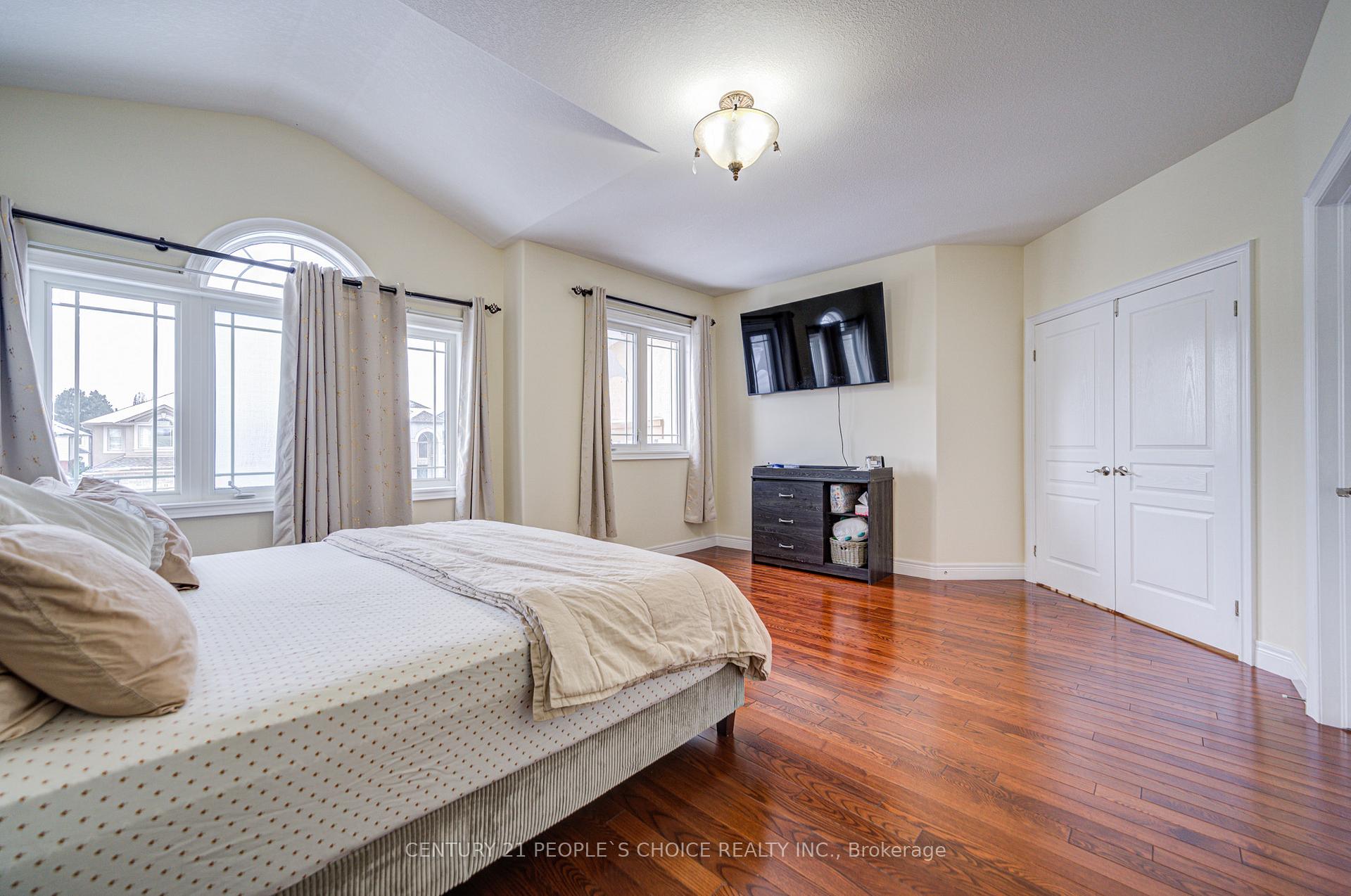 Photo 16 of 12 Pavel Place, Hamilton, Carpenter — HOMEH