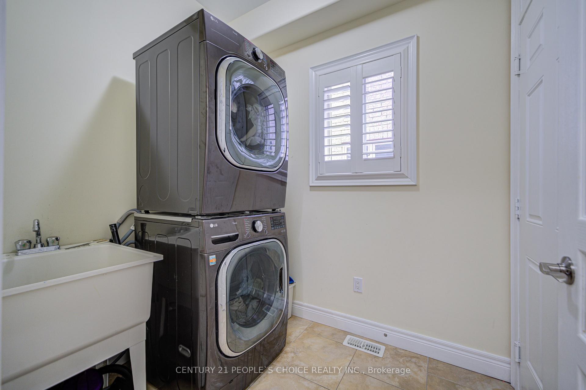 Photo 23 of 12 Pavel Place, Hamilton, Carpenter — HOMEH