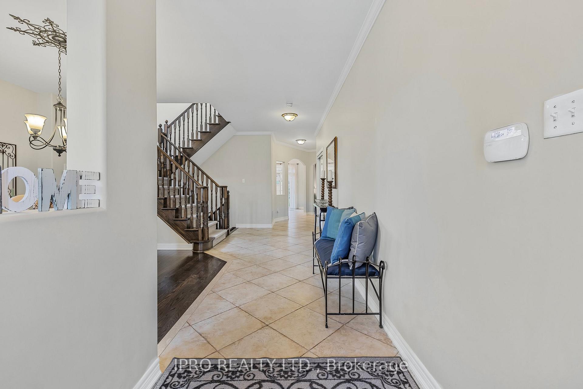 Photo 3 of 18 Lynnvalley Crescent, Brampton, Bram East — HOMEH