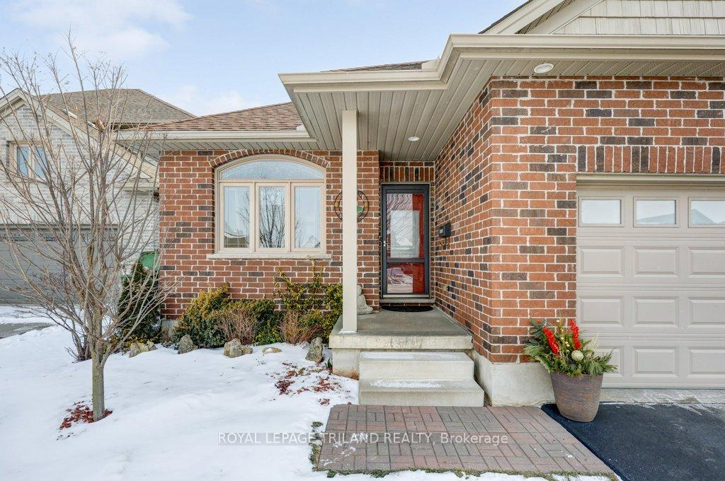 Photo 2 of 23 Hedges Court, St. Thomas — HOMEH
