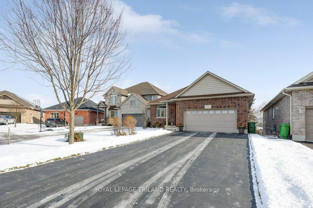 Photo 3 of 23 Hedges Court, St. Thomas — HOMEH