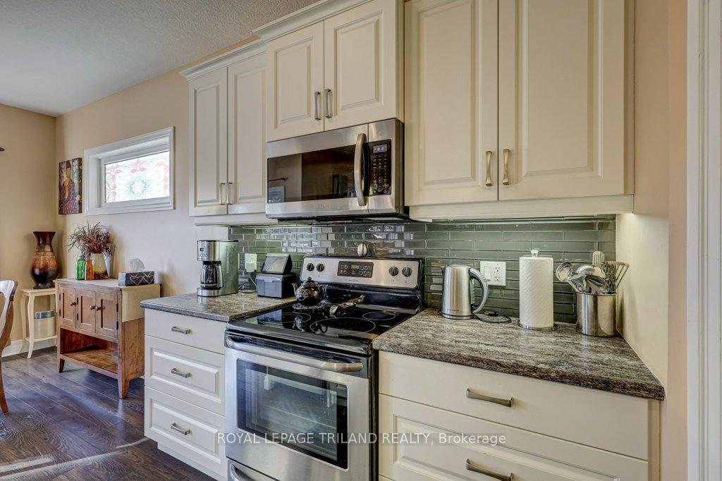 Photo 8 of 23 Hedges Court, St. Thomas — HOMEH
