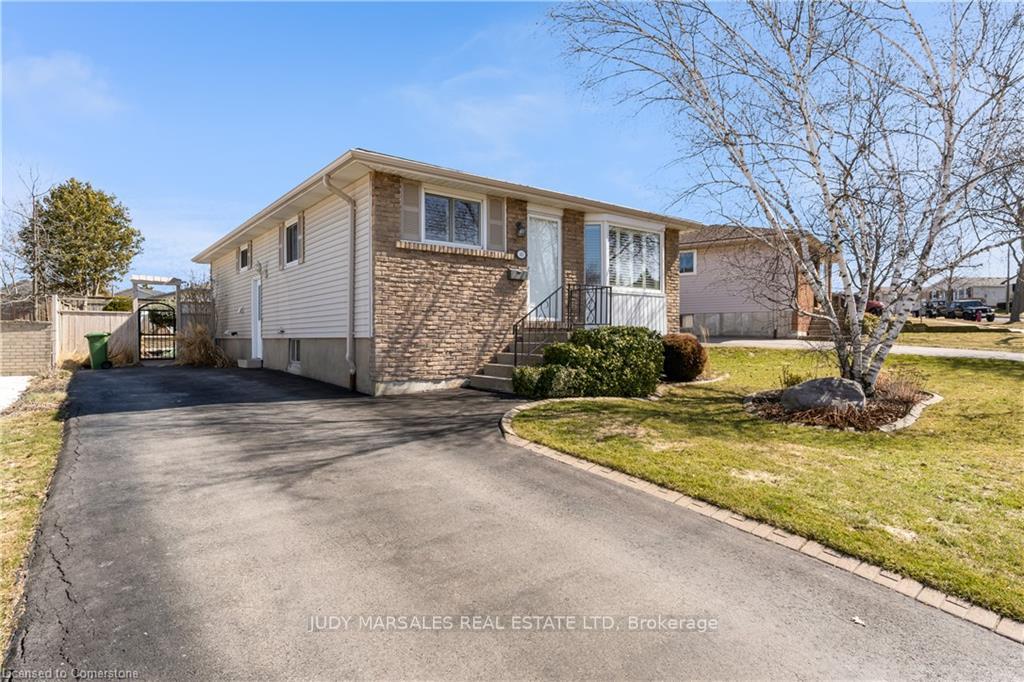 Photo 1 of 40 Odessa Street, Hamilton, Stoney Creek Mountain — HOMEH