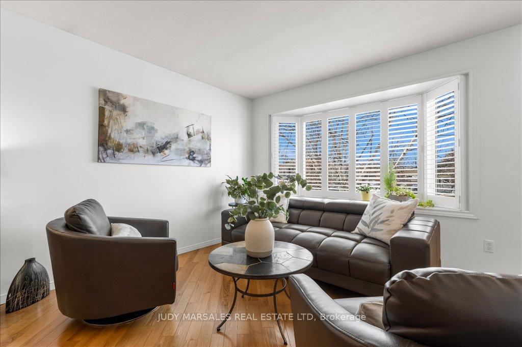 Photo 4 of 40 Odessa Street, Hamilton, Stoney Creek Mountain — HOMEH