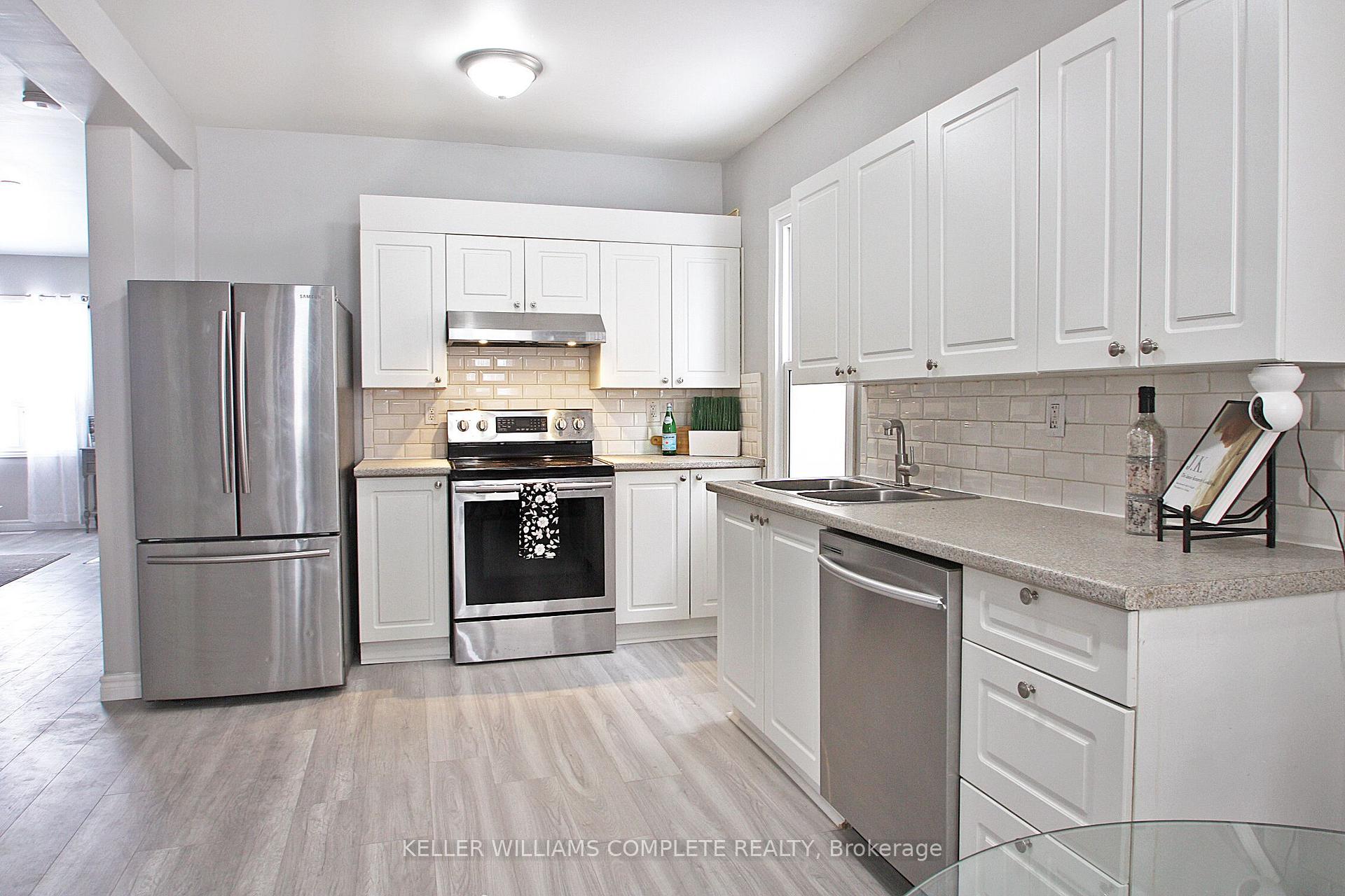Photo 12 of 100 Park Row N, Hamilton, Crown Point — HOMEH