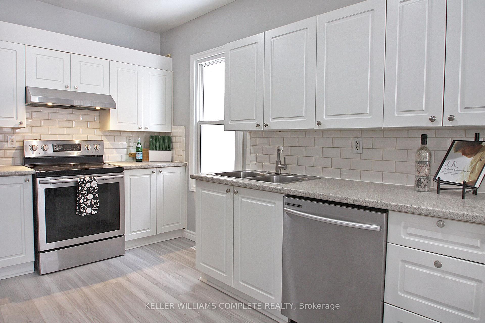 Photo 29 of 100 Park Row N, Hamilton, Crown Point — HOMEH