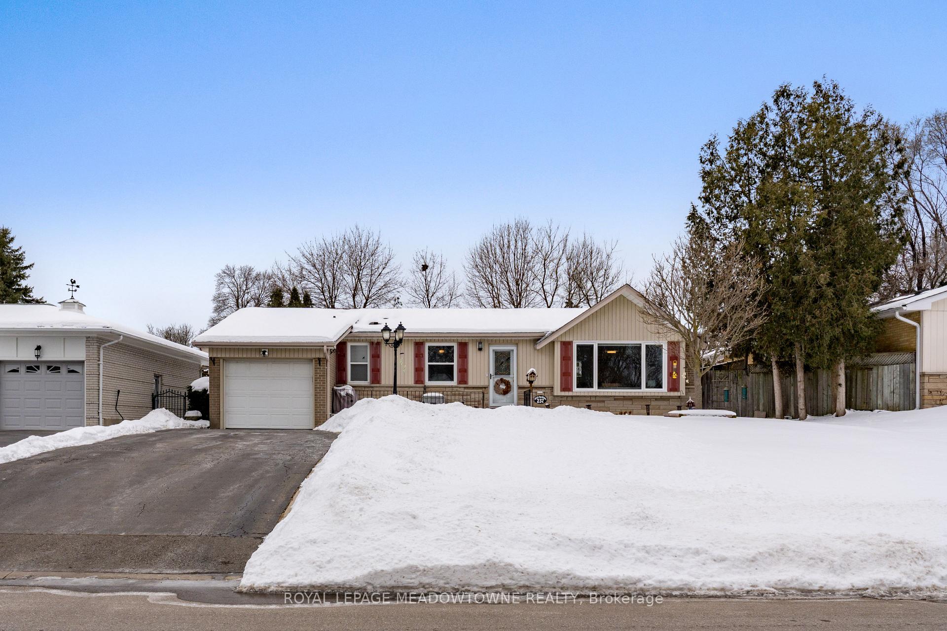 Photo 2 of 237 Elizabeth Street S, Brampton, Brampton South — HOMEH