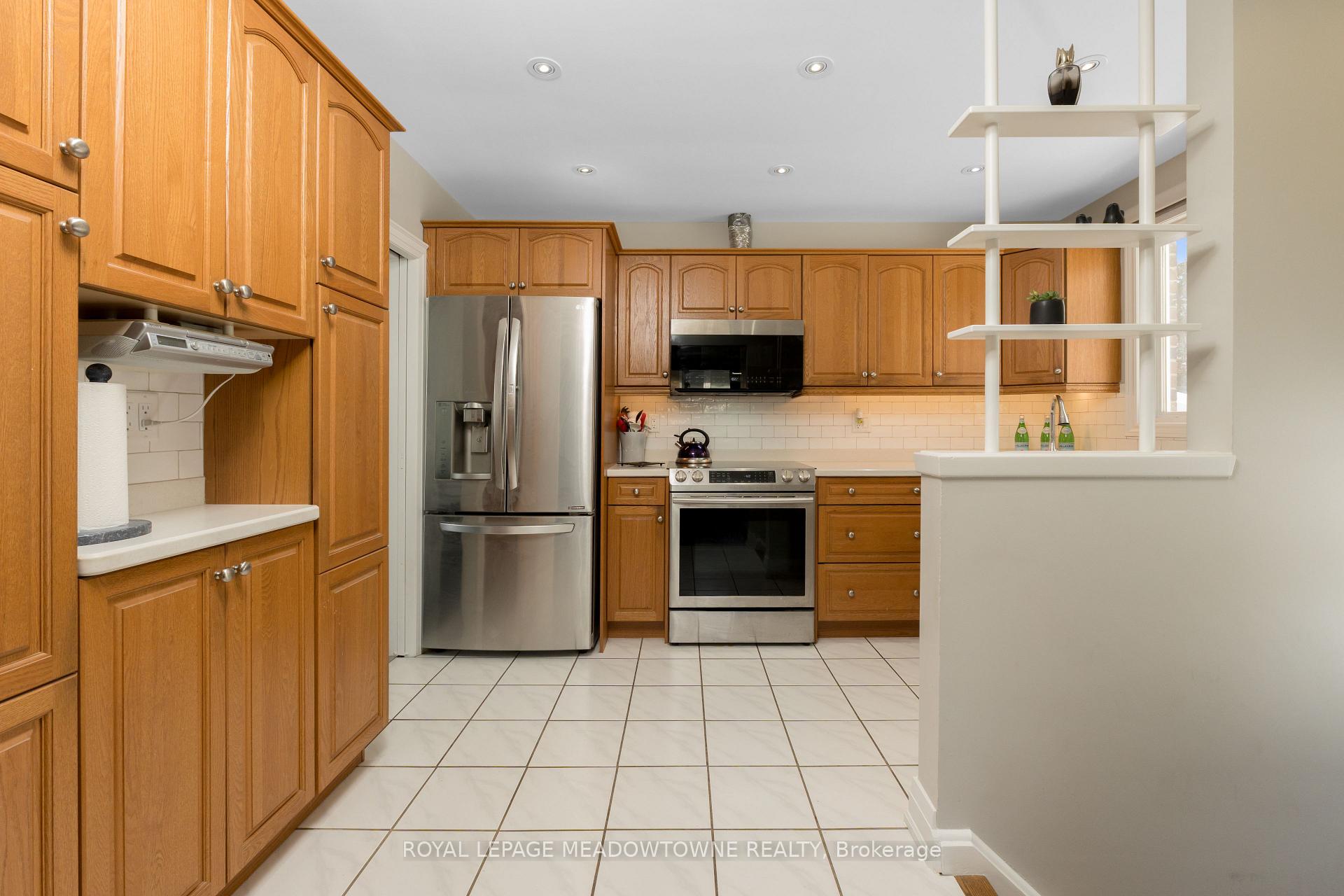 Photo 11 of 237 Elizabeth Street S, Brampton, Brampton South — HOMEH