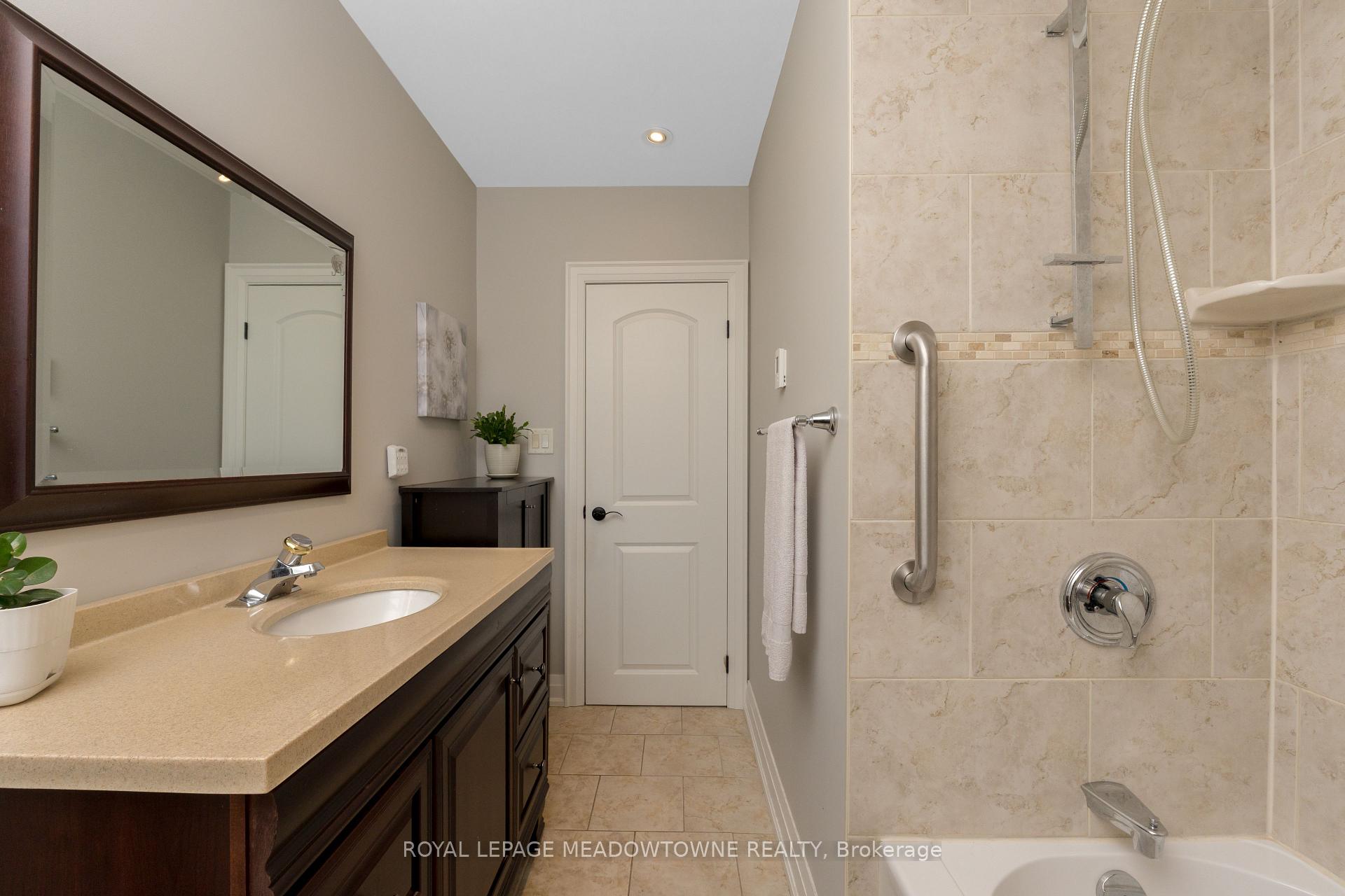 Photo 20 of 237 Elizabeth Street S, Brampton, Brampton South — HOMEH