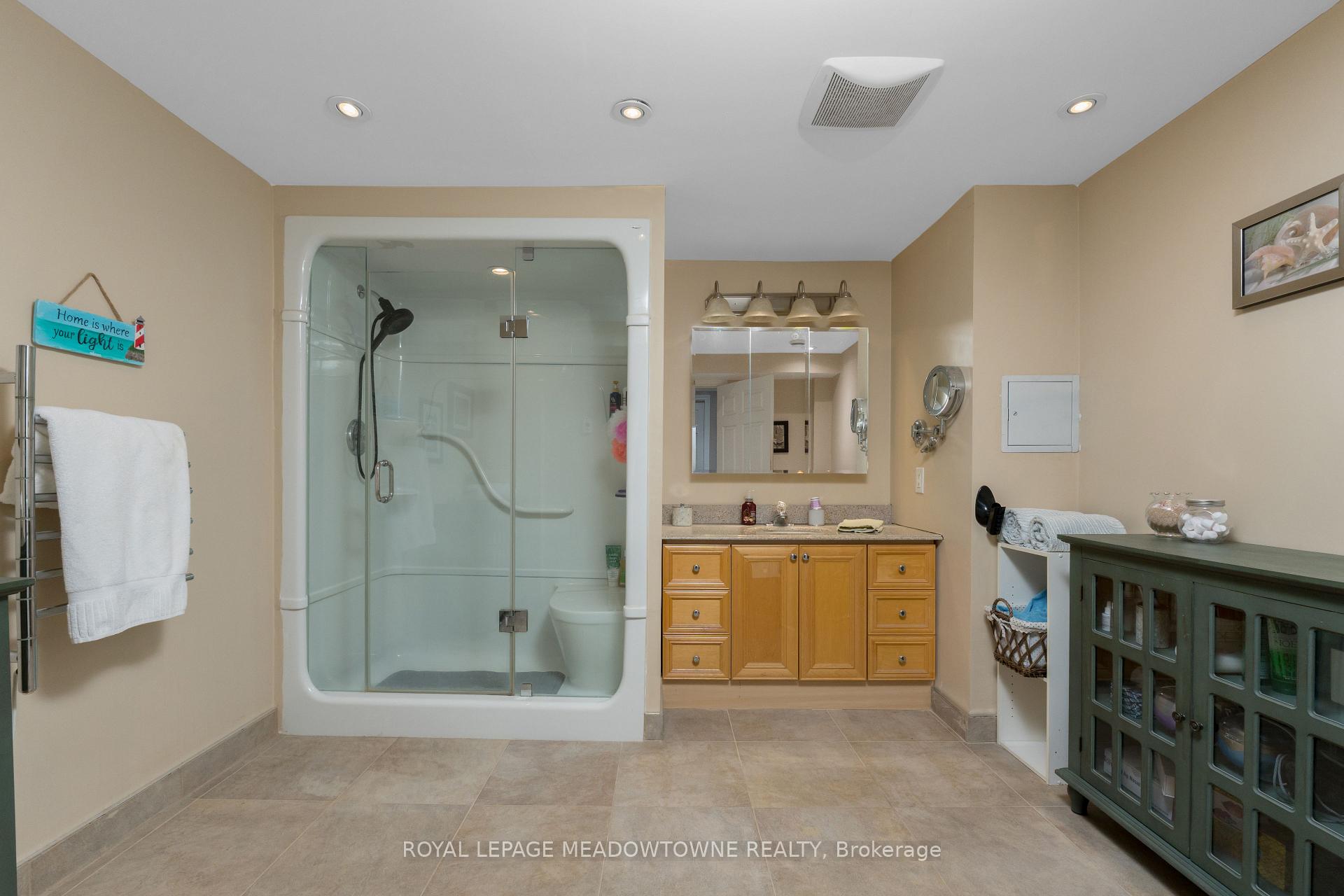 Photo 27 of 237 Elizabeth Street S, Brampton, Brampton South — HOMEH
