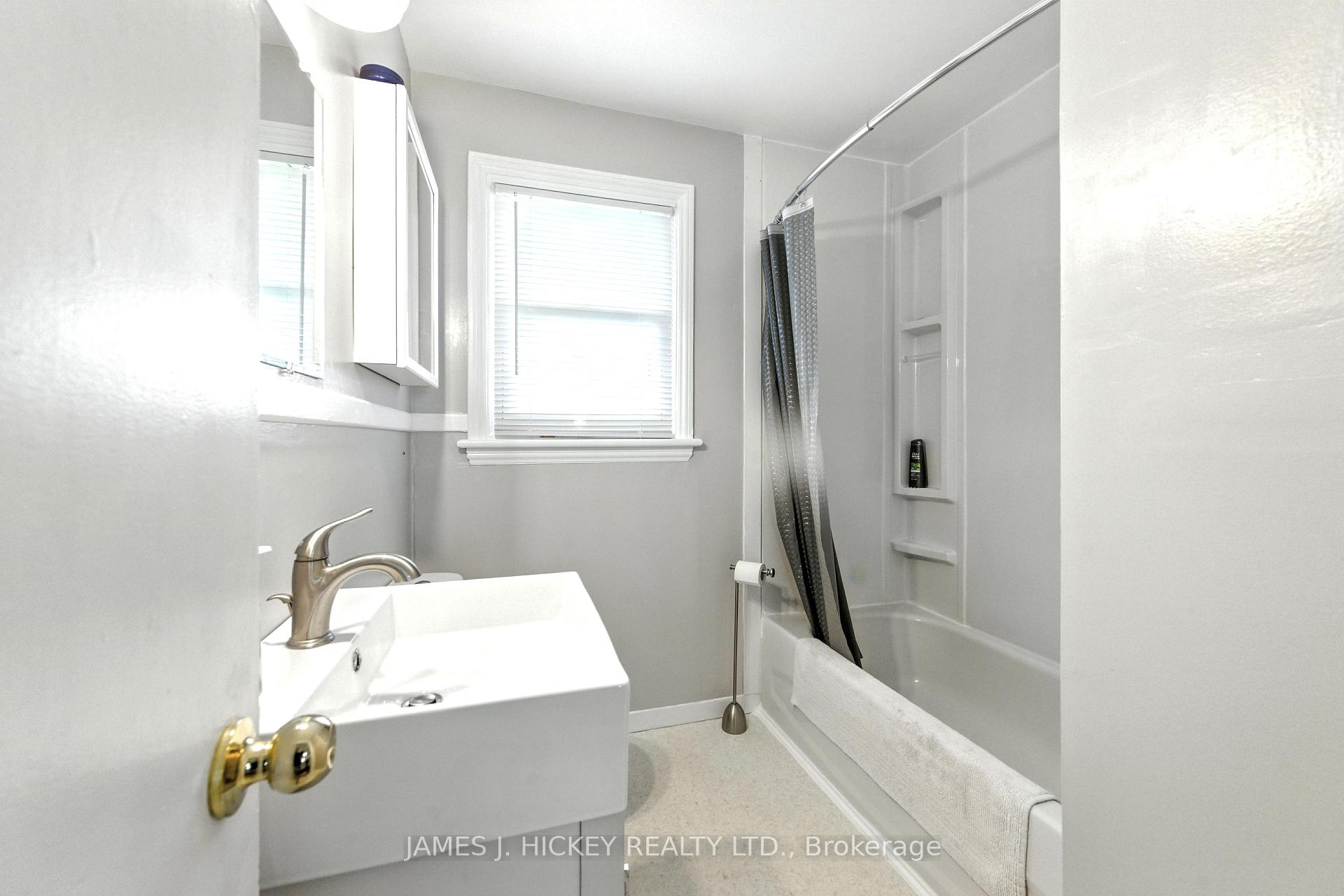 Photo 9 of 60 Laurier Avenue, Deep River, Deep River — HOMEH