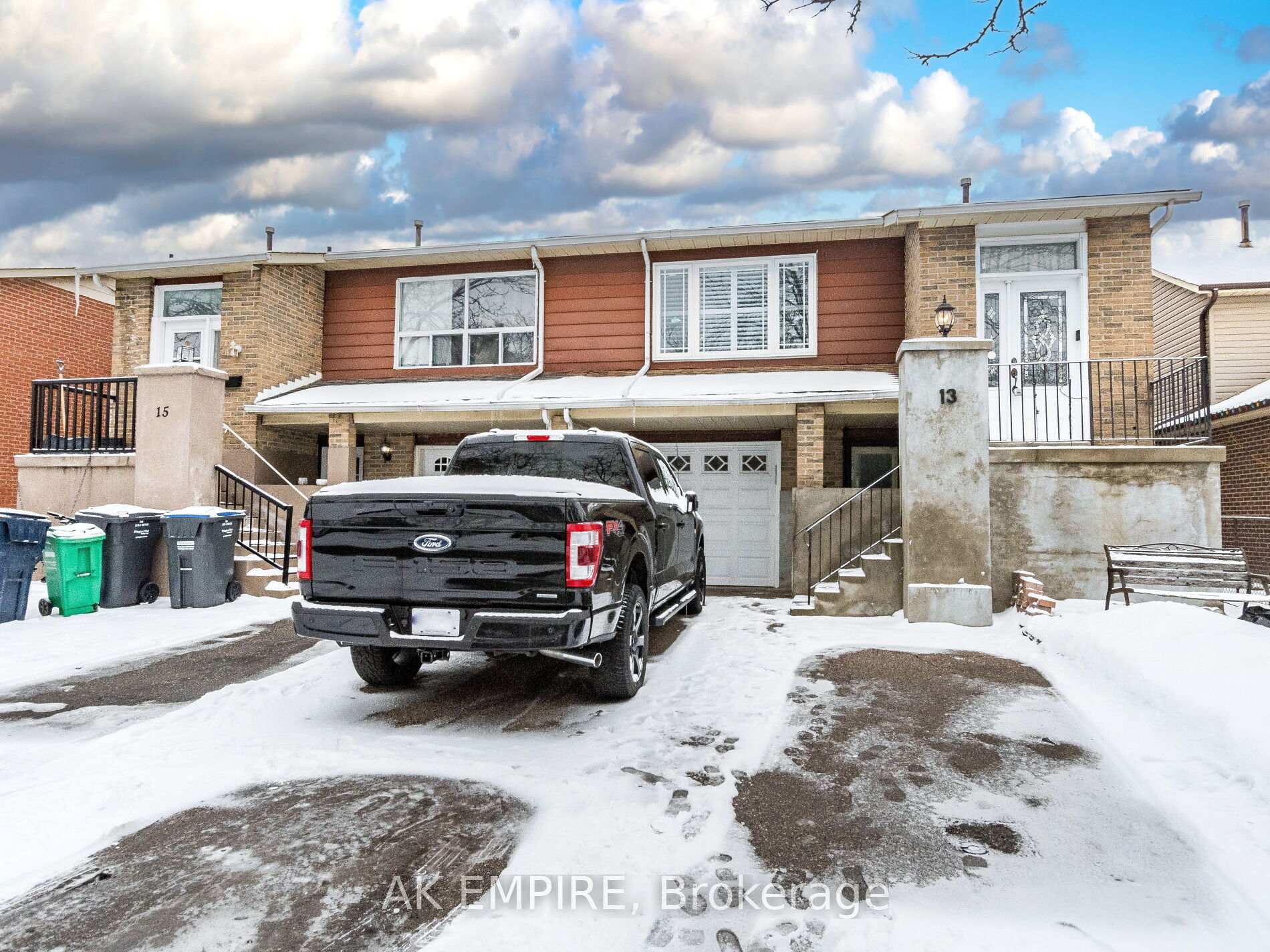 Photo 1 of 13 Foxacre Row, Brampton, Madoc — HOMEH