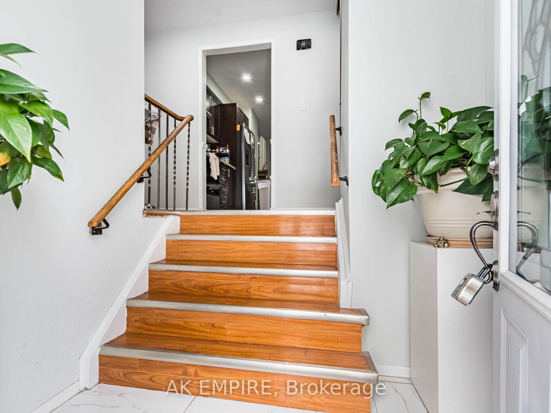 Photo 2 of 13 Foxacre Row, Brampton, Madoc — HOMEH