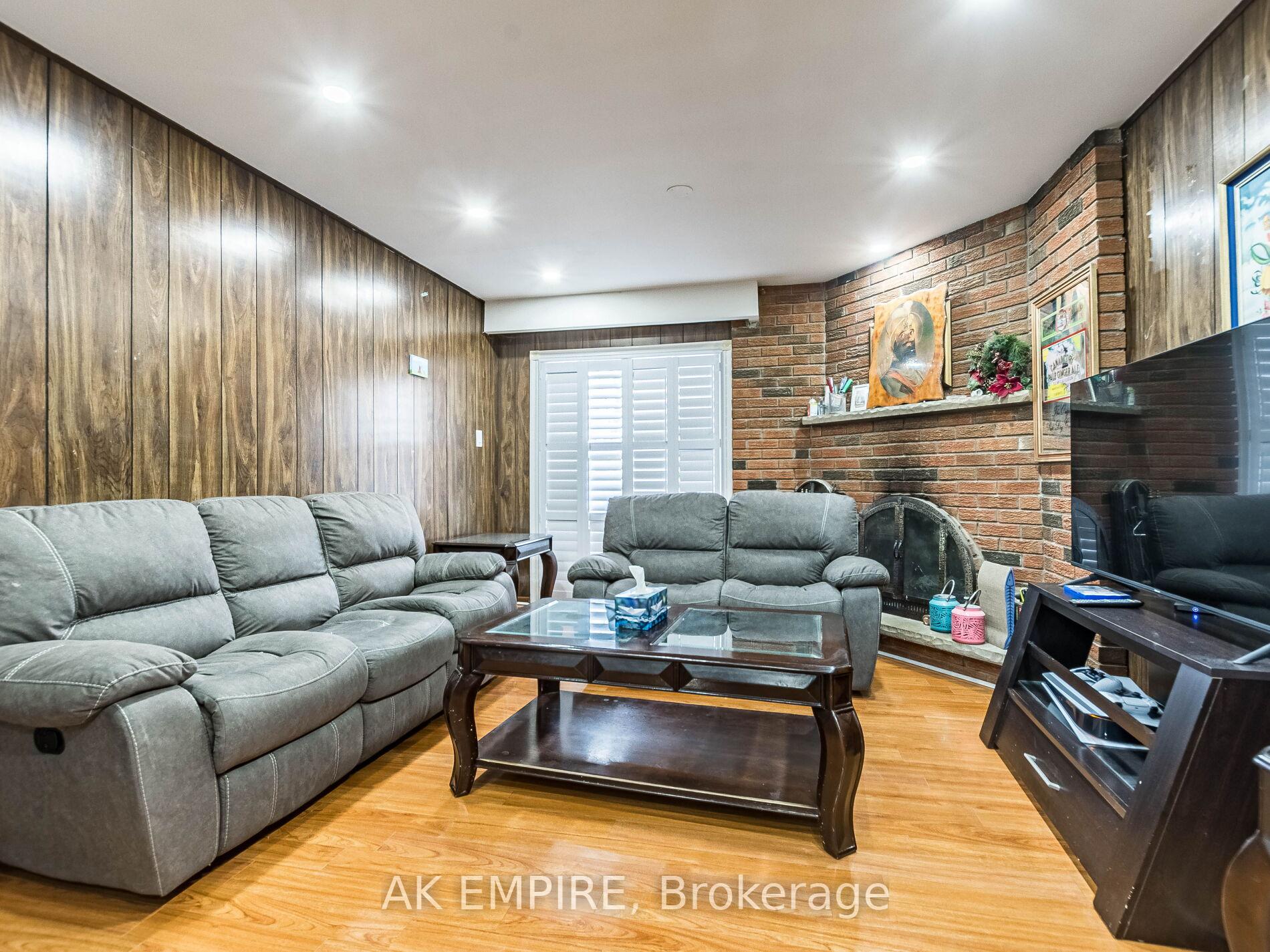 Photo 14 of 13 Foxacre Row, Brampton, Madoc — HOMEH