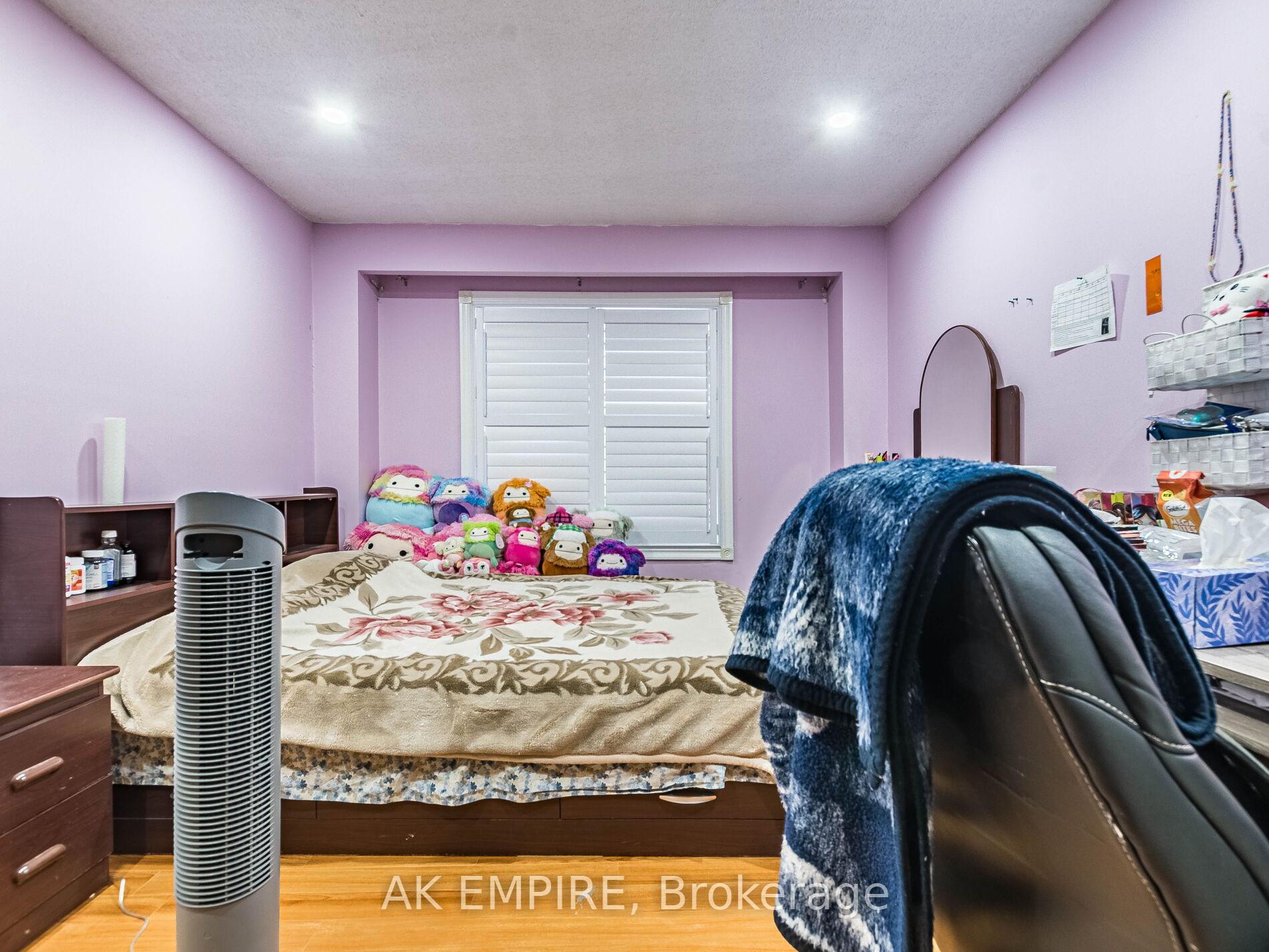 Photo 16 of 13 Foxacre Row, Brampton, Madoc — HOMEH