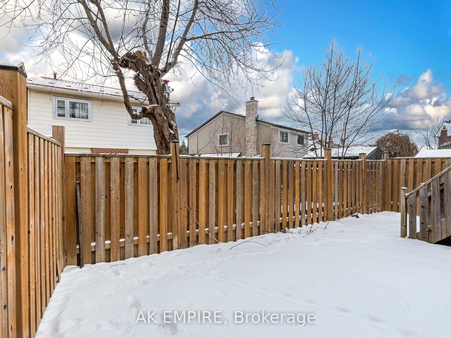 Photo 38 of 13 Foxacre Row, Brampton, Madoc — HOMEH