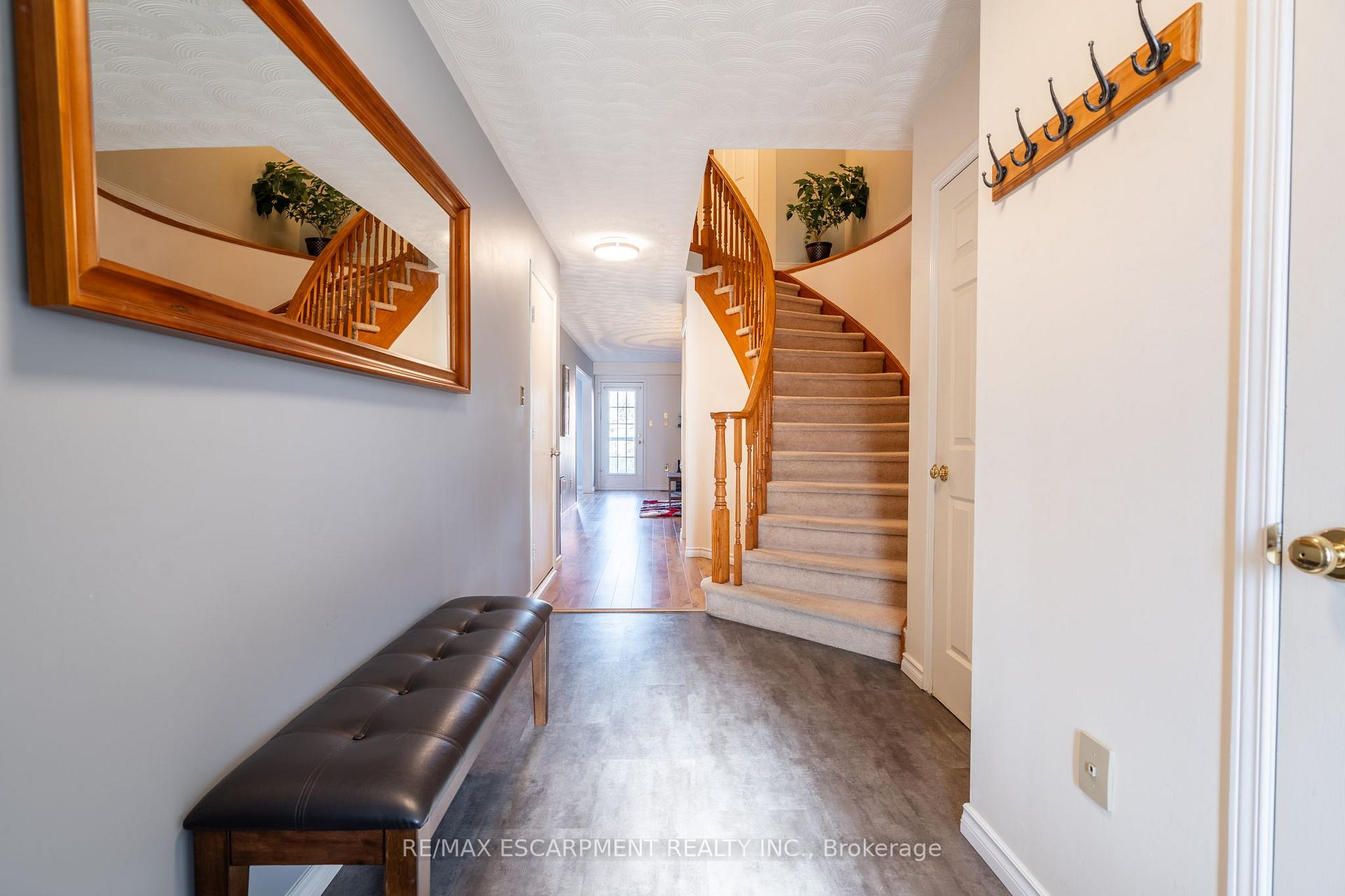 Photo 3 of 85 Royalvista Drive, Hamilton, Templemead — HOMEH