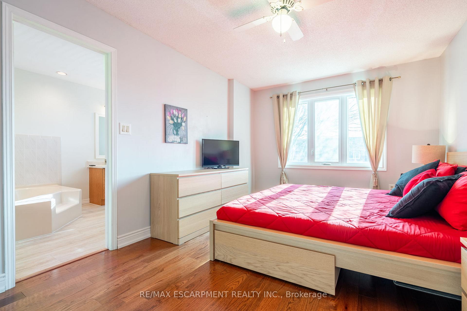 Photo 11 of 85 Royalvista Drive, Hamilton, Templemead — HOMEH