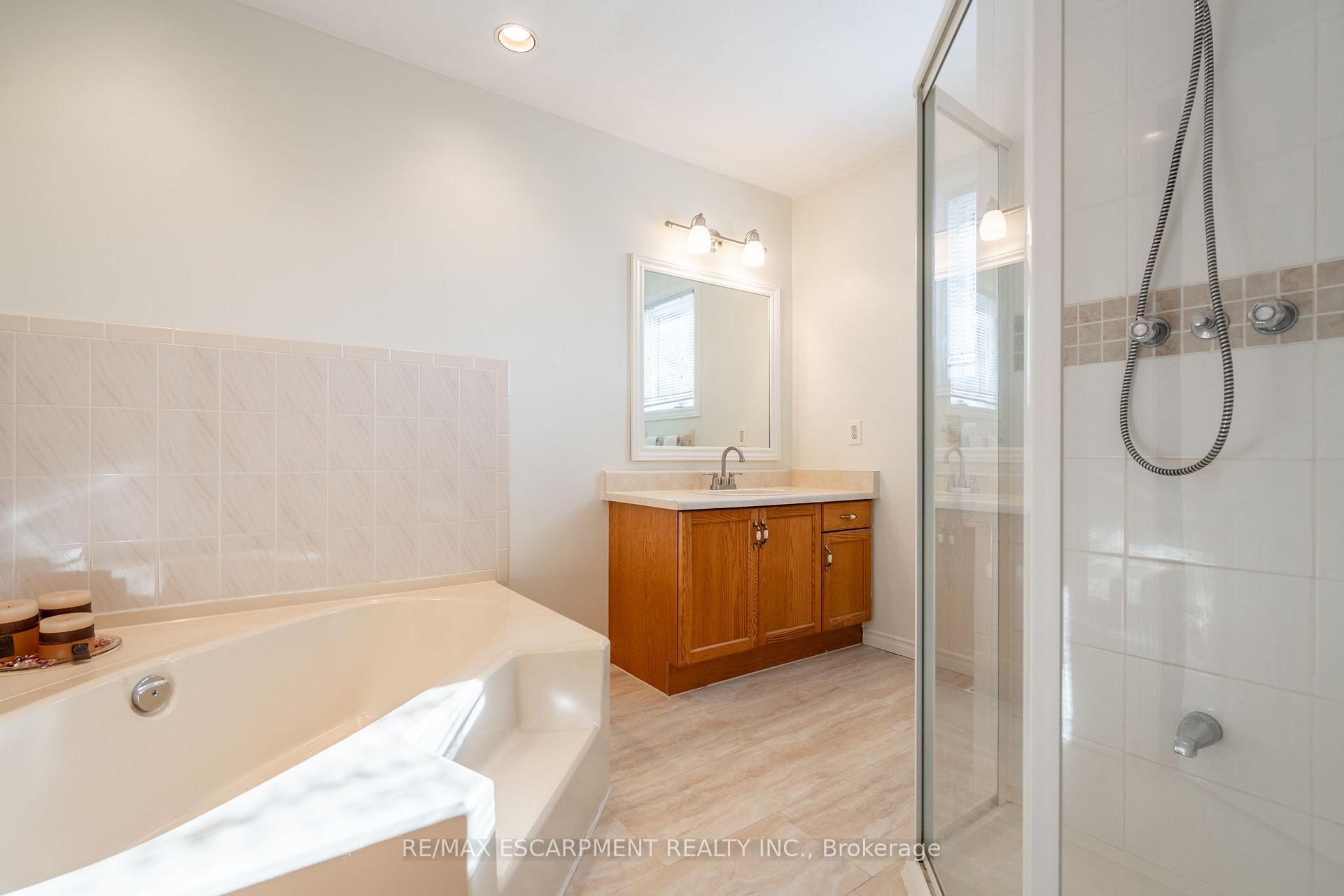 Photo 13 of 85 Royalvista Drive, Hamilton, Templemead — HOMEH