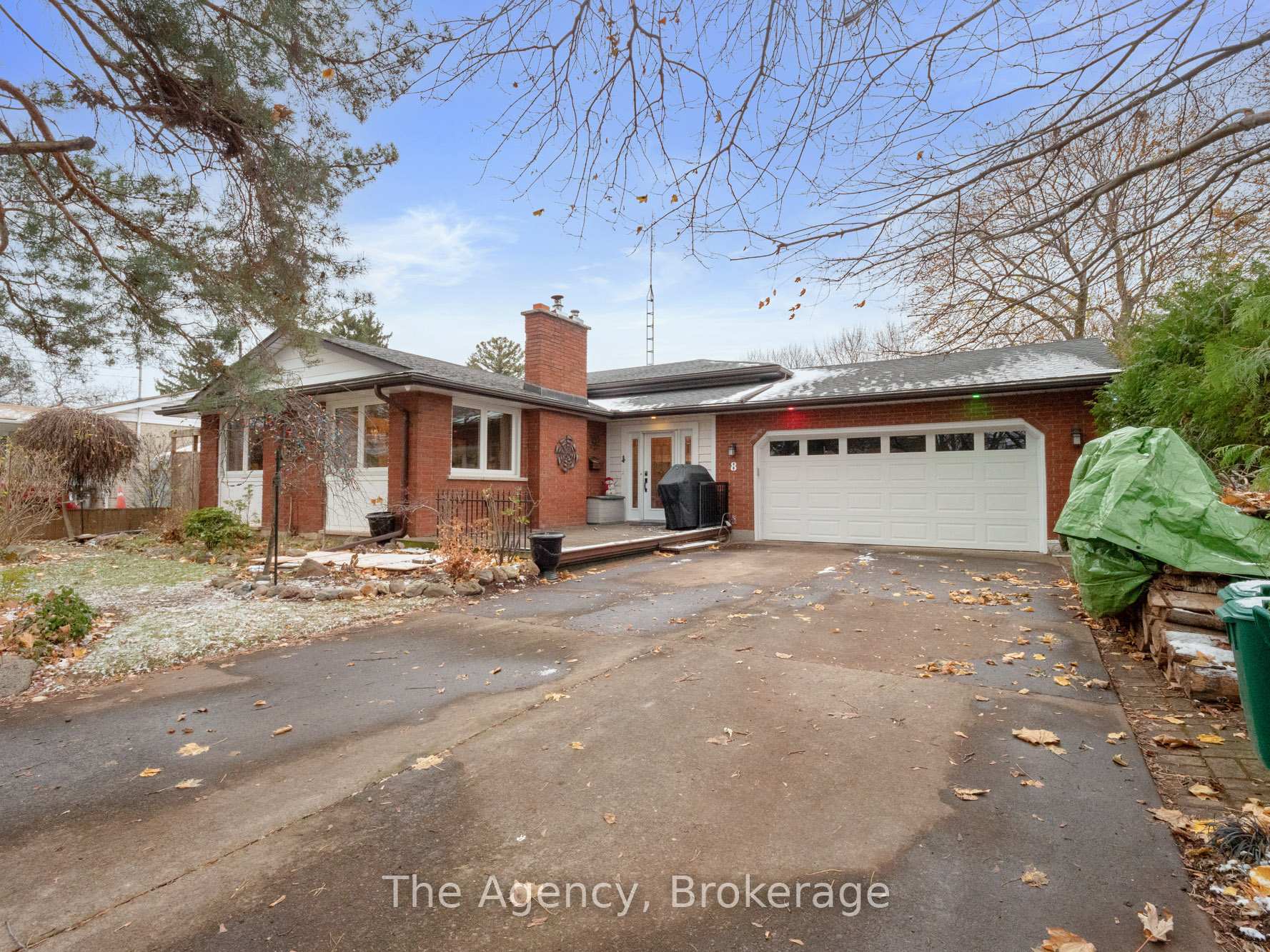 Photo 1 of 8 St Louis Place, St. Catharines, Lakeshore — HOMEH