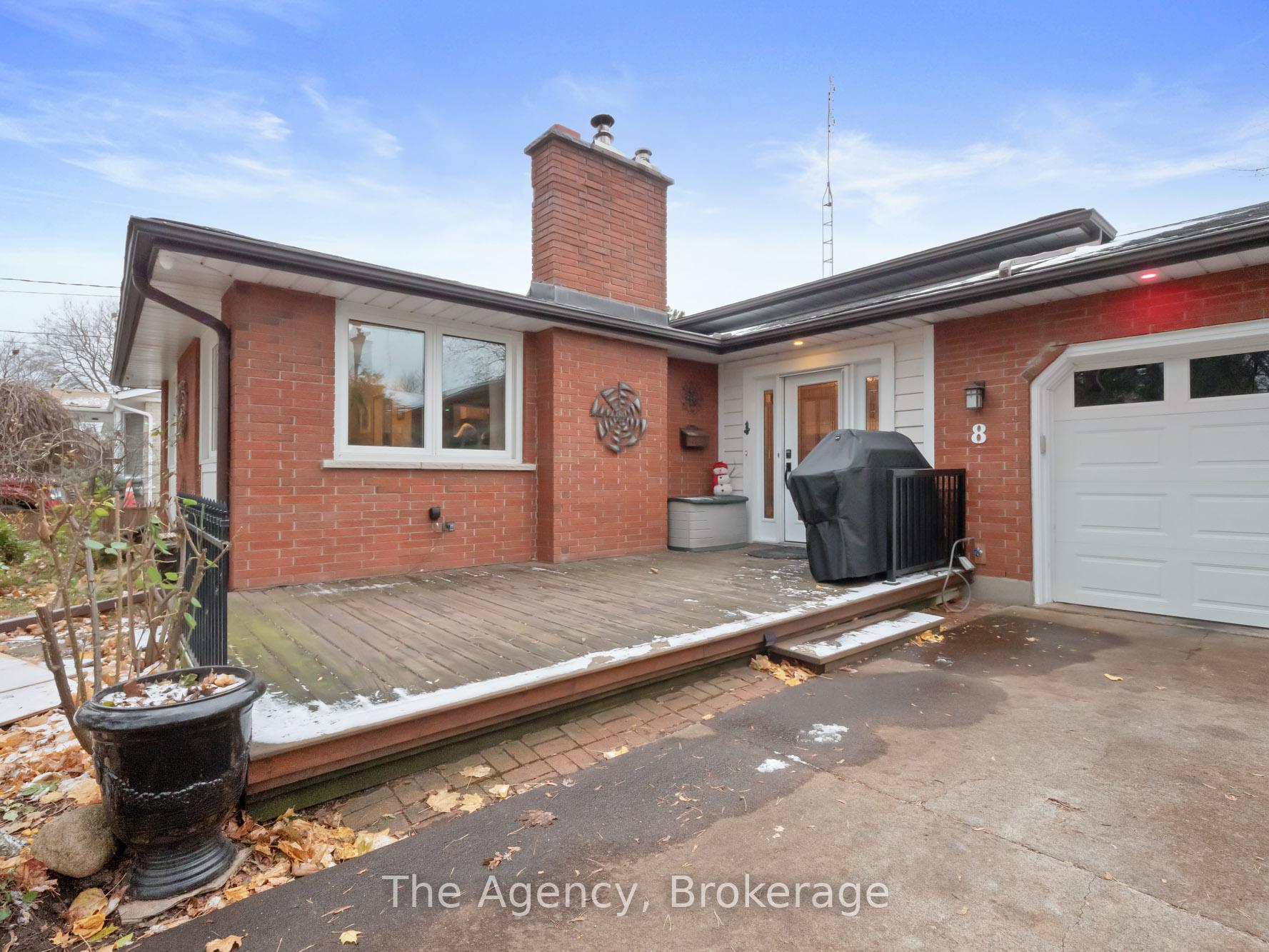 Photo 2 of 8 St Louis Place, St. Catharines, Lakeshore — HOMEH