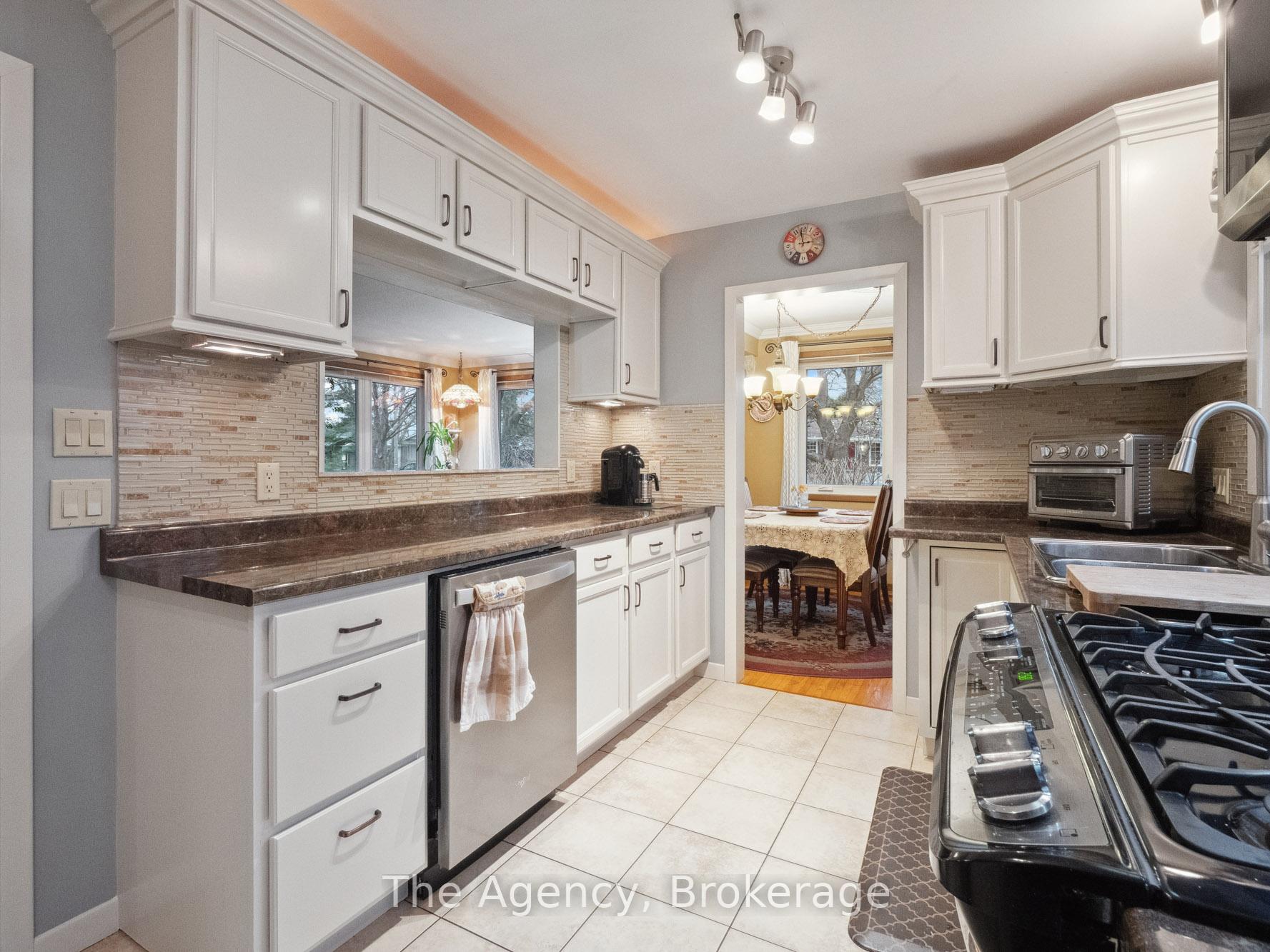 Photo 5 of 8 St Louis Place, St. Catharines, Lakeshore — HOMEH