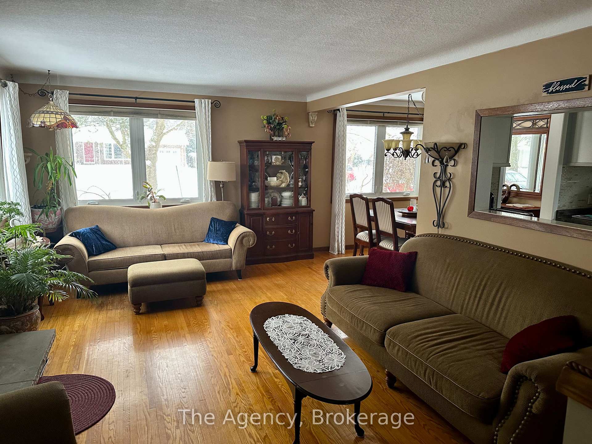 Photo 6 of 8 St Louis Place, St. Catharines, Lakeshore — HOMEH