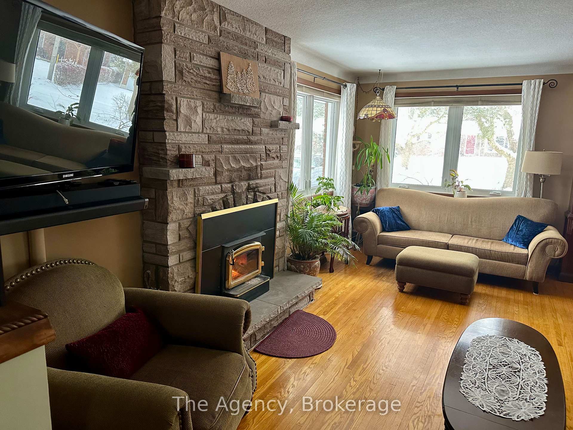 Photo 7 of 8 St Louis Place, St. Catharines, Lakeshore — HOMEH
