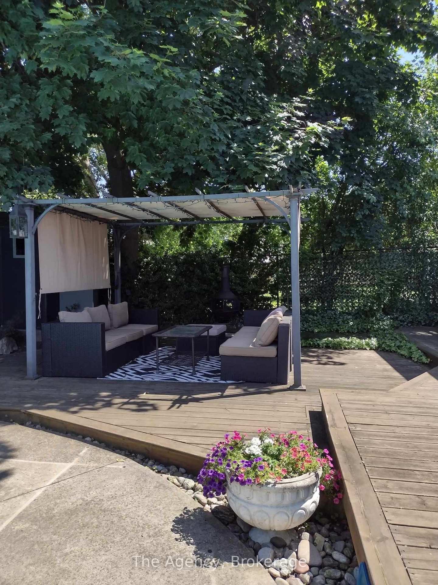 Photo 25 of 8 St Louis Place, St. Catharines, Lakeshore — HOMEH
