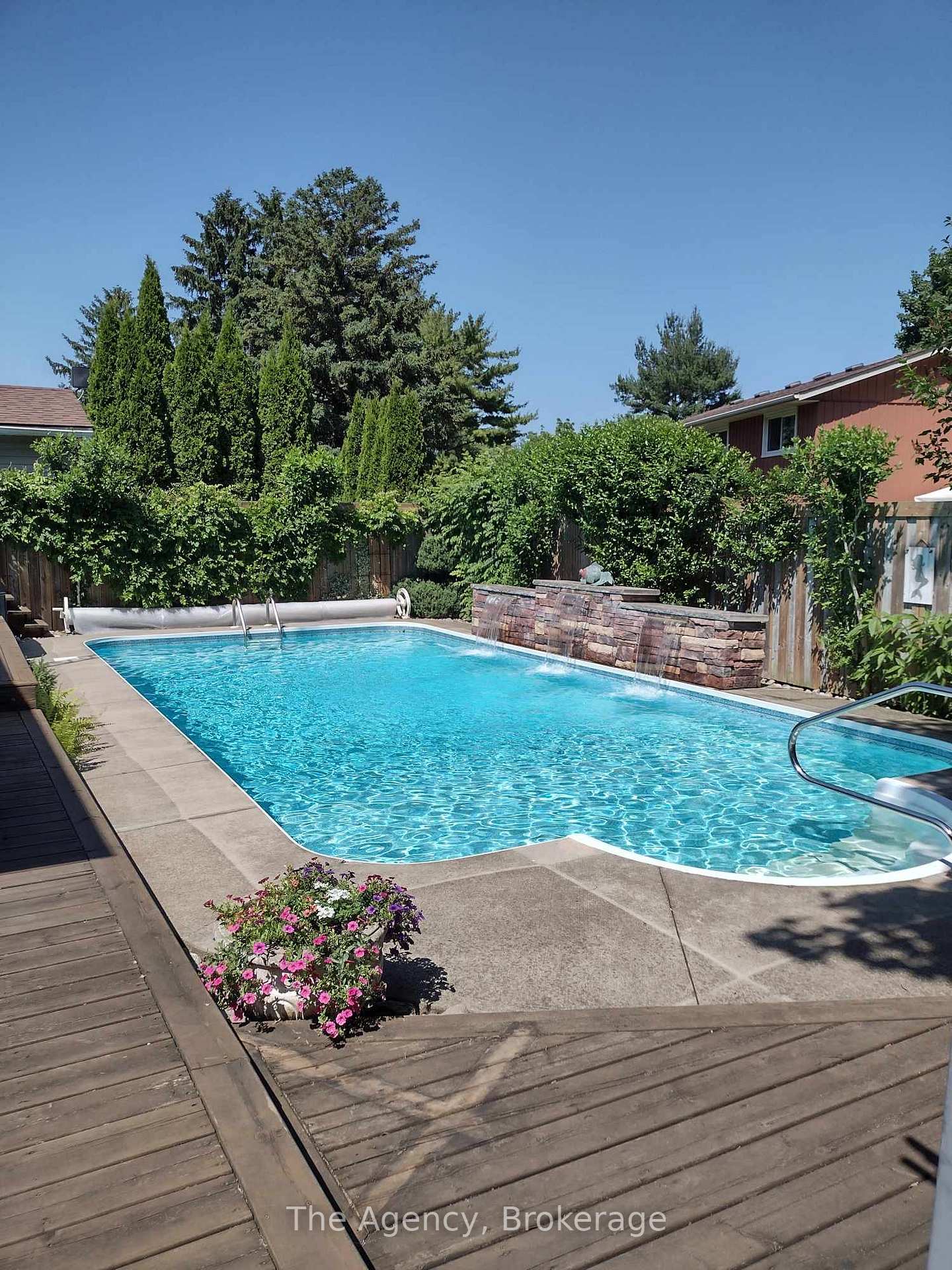 Photo 28 of 8 St Louis Place, St. Catharines, Lakeshore — HOMEH