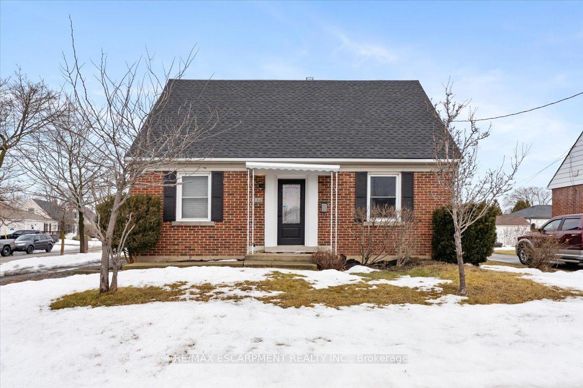 Photo 2 of 125 Westchester Crescent, St. Catharines, E. Chester — HOMEH