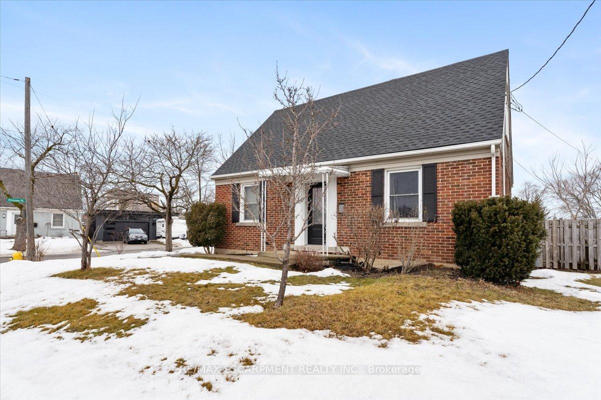 Photo 3 of 125 Westchester Crescent, St. Catharines, E. Chester — HOMEH