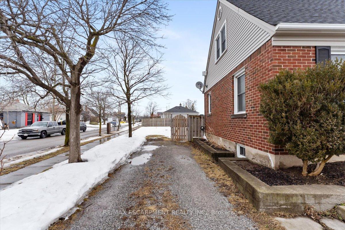 Photo 4 of 125 Westchester Crescent, St. Catharines, E. Chester — HOMEH