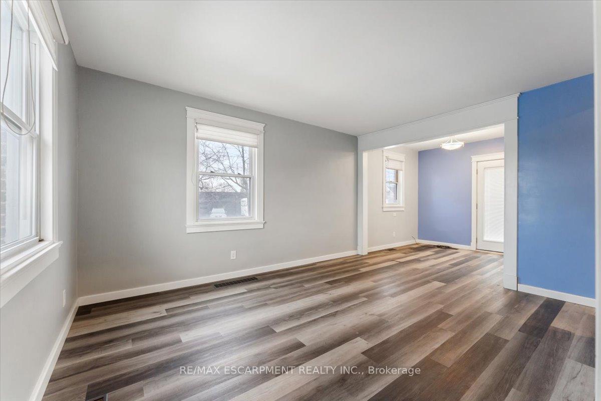 Photo 8 of 125 Westchester Crescent, St. Catharines, E. Chester — HOMEH