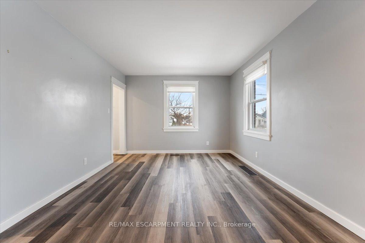 Photo 9 of 125 Westchester Crescent, St. Catharines, E. Chester — HOMEH