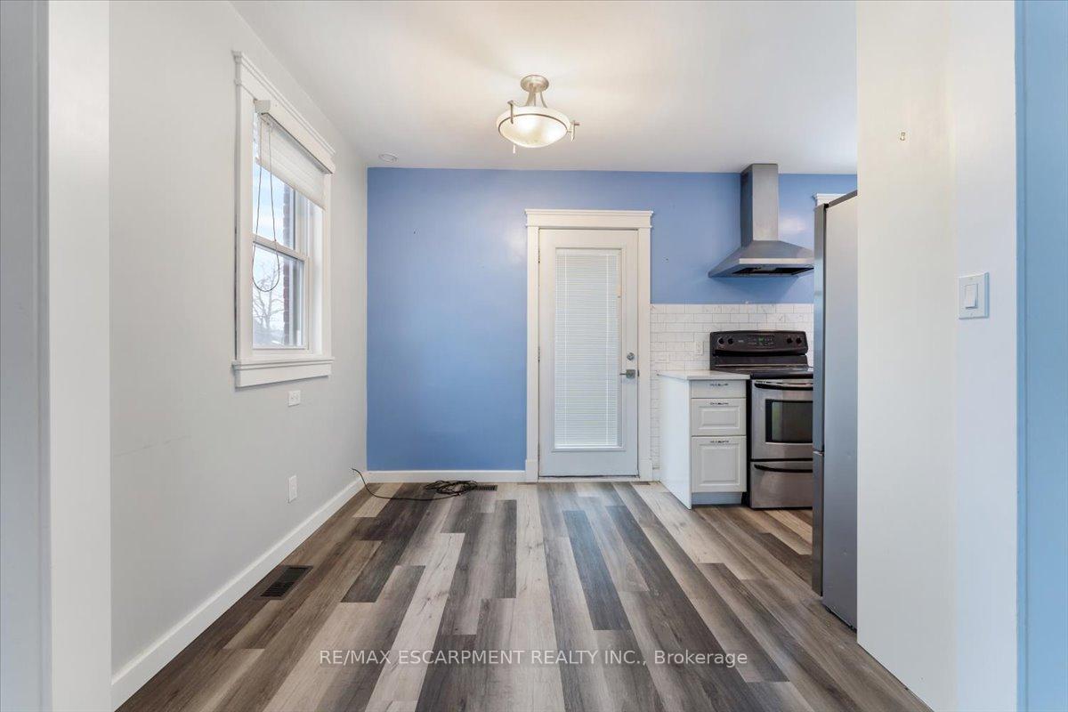 Photo 10 of 125 Westchester Crescent, St. Catharines, E. Chester — HOMEH