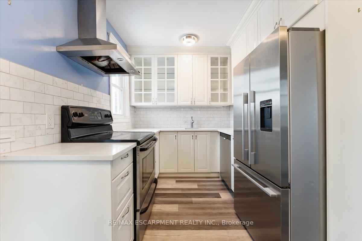 Photo 11 of 125 Westchester Crescent, St. Catharines, E. Chester — HOMEH