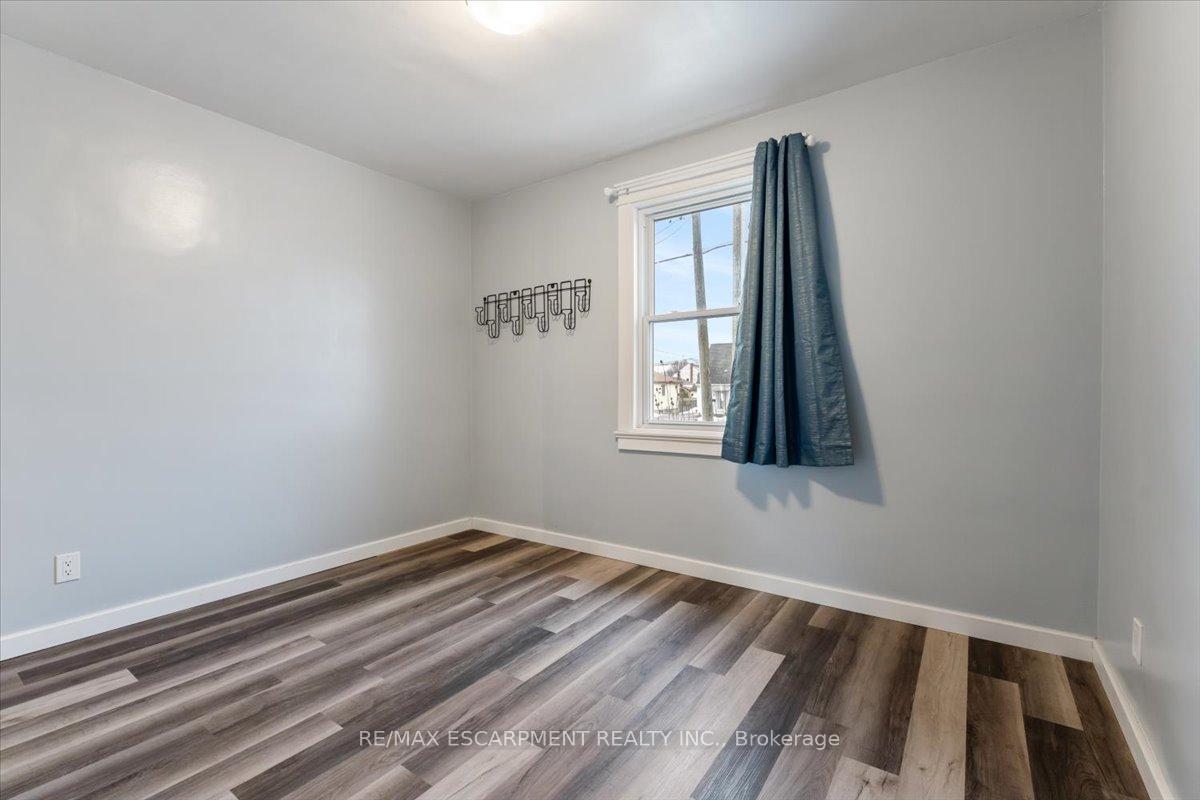 Photo 14 of 125 Westchester Crescent, St. Catharines, E. Chester — HOMEH