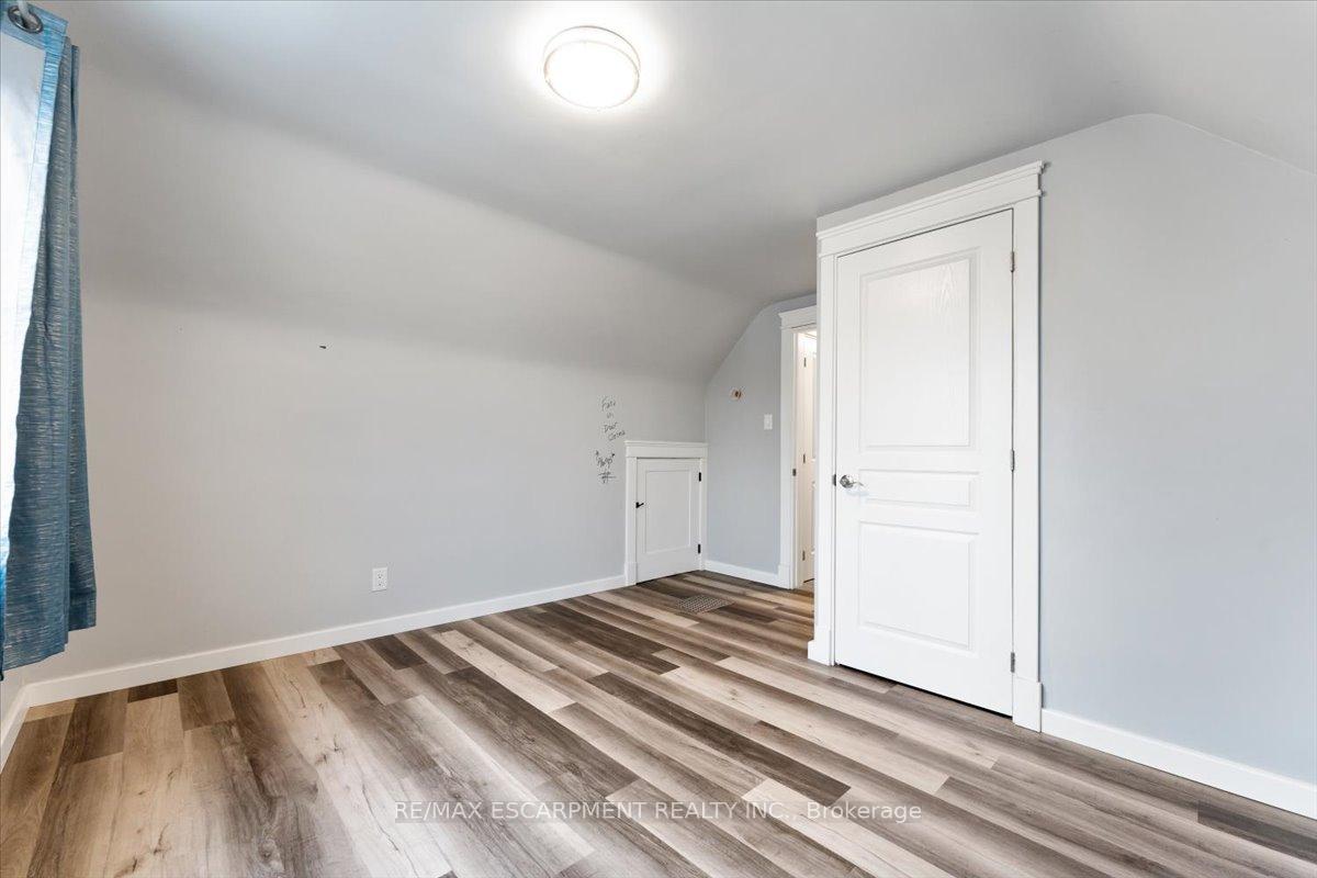 Photo 23 of 125 Westchester Crescent, St. Catharines, E. Chester — HOMEH