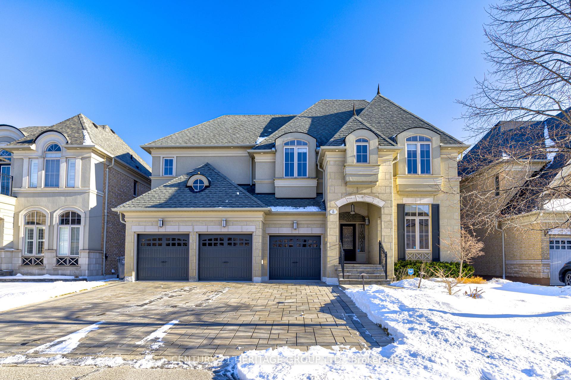 Photo 2 of 8 Chinzan Way, Brampton, Credit Valley — HOMEH