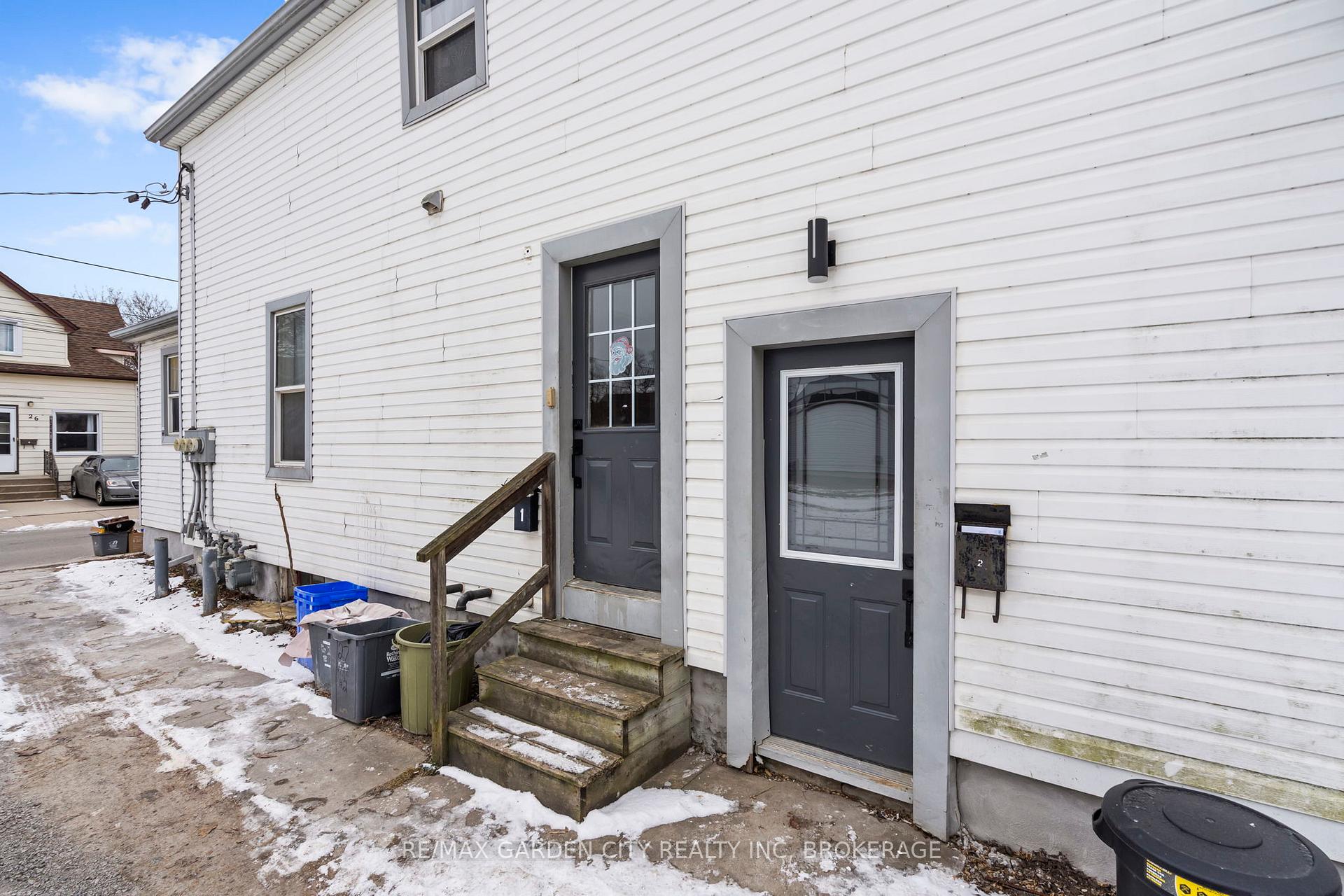 Photo 3 of 27 Vine Street S, St. Catharines, E. Chester — HOMEH