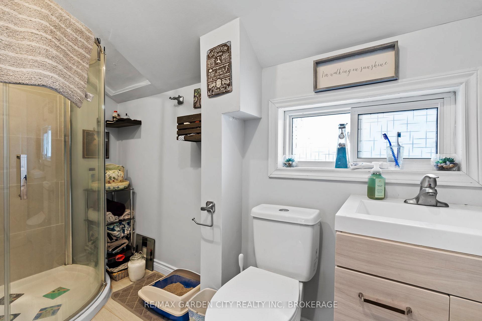 Photo 6 of 27 Vine Street S, St. Catharines, E. Chester — HOMEH
